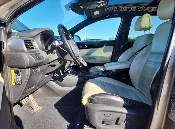 5XYPKDA54GG093197 2016 KIA SORENTO Gray Front interior view
