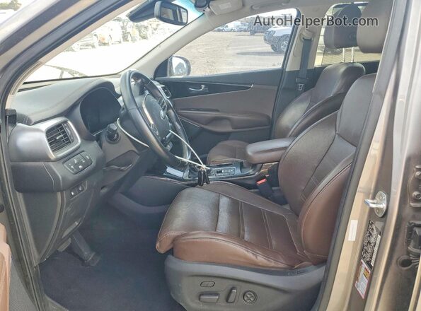 5XYPKDA58KG453290 2019 KIA SORENTO Gray Front interior view