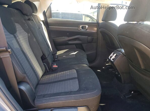 5XYRG4LC1NG140737 2022 KIA SORENTO Charcoal Widok wnętrza z tyłu