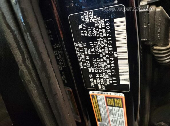 5XYRG4LC8PG179067 2023 KIA SORENTO Черный Вид наклейки с VIN-кодом