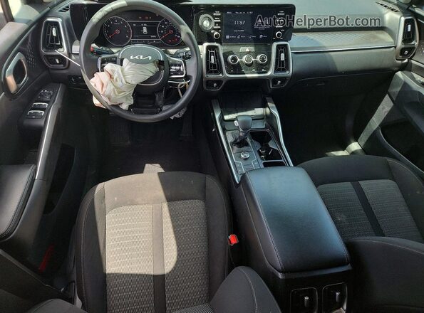 5XYRG4LC9NG112104 2022 KIA SORENTO Черный Вид панели приборов