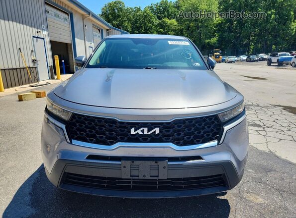 5XYRGDLC4NG116934 2022 KIA SORENTO Серебряный Вид спереди