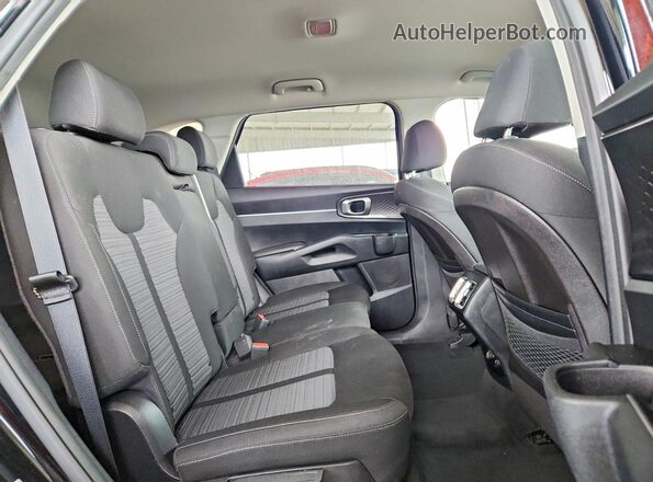 5XYRGDLC9NG085079 2022 KIA SORENTO Black Вид задньої частини салону
