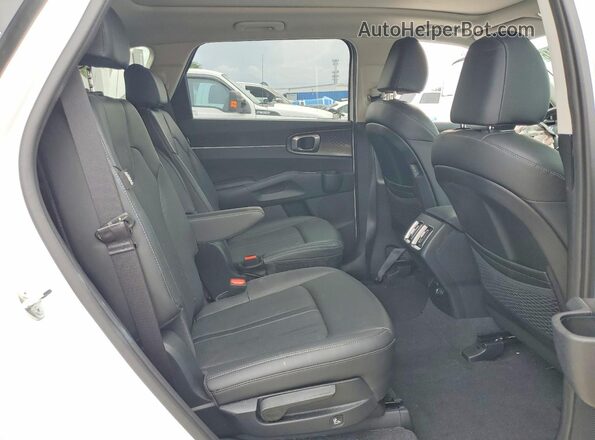 5XYRH4JF6SG367668 2025 KIA SORENTO White Vista interior trasera