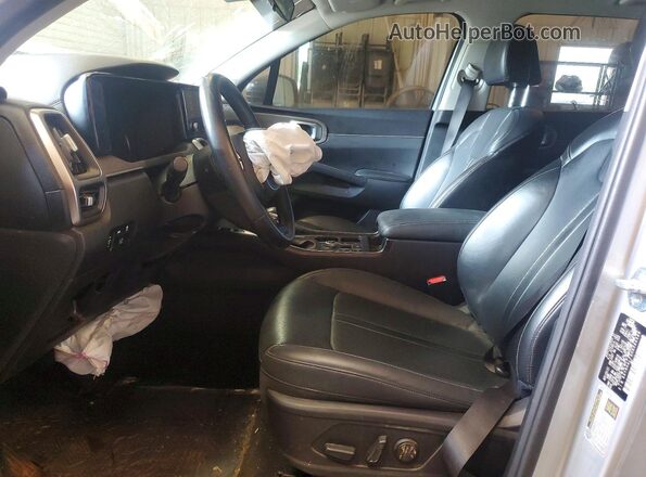 5XYRH4LF5NG086589 2022 KIA SORENTO Silver Սալոնի դիմացի տեսք