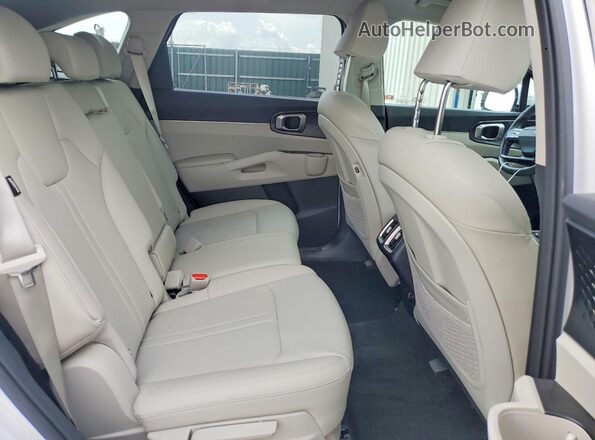 5XYRHDJF2TG413207 2026 KIA SORENTO White Вид задньої частини салону