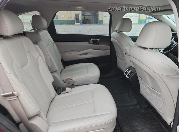 5XYRHDLF7NG094452 2022 KIA SORENTO Red Widok wnętrza z tyłu
