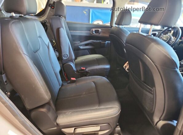 5XYRHDLF7NG138837 2022 KIA SORENTO Gray Rear seats view