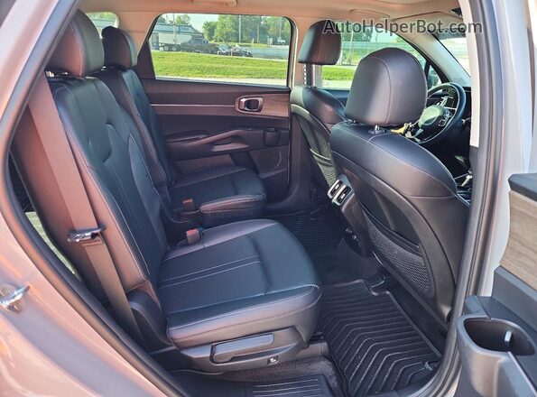 5XYRHDLF9NG160595 2022 KIA SORENTO Gray Vista interior trasera
