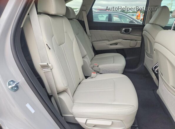 5XYRK4JF0SG386167 2025 KIA SORENTO Gray Widok wnętrza z tyłu