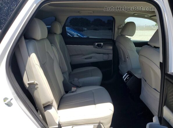 5XYRK4LF4NG127053 2022 KIA SORENTO White Вид задньої частини салону