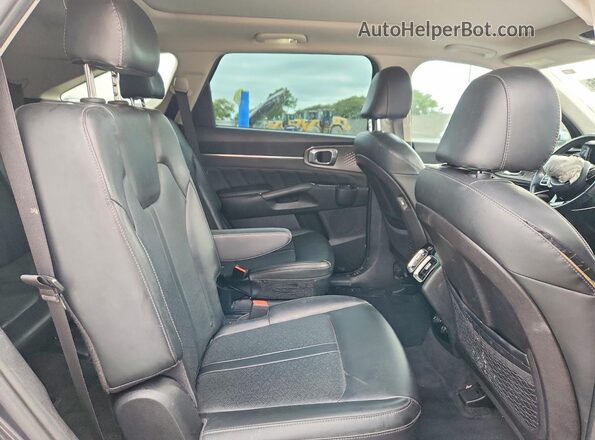 5XYRK4LF8NG081064 2022 KIA SORENTO Charcoal უკანა სალონის ხედი