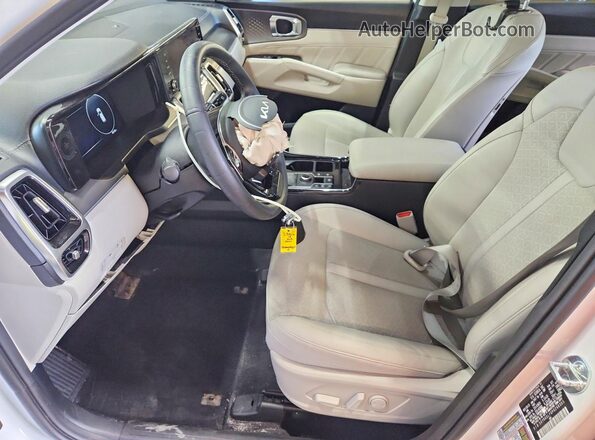 5XYRKDLF0PG246303 2023 KIA SORENTO White Սալոնի դիմացի տեսք
