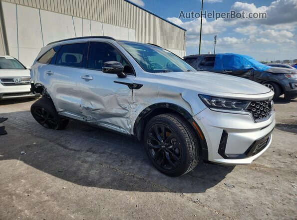5XYRKDLF1MG056893 2021 KIA SORENTO Silver Przód prawy