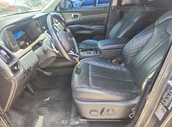 5XYRKDLF2MG045336 2021 KIA SORENTO Gray Widok wnętrza z przodu