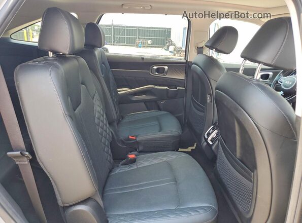 5XYRKDLF3PG184735 2023 KIA SORENTO Gray Vista interior trasera