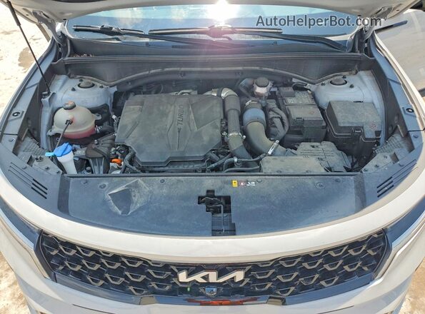 5XYRKDLF3PG184735 2023 KIA SORENTO Gray Vista del compartimento del motor