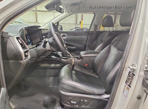 5XYRKDLF3PG186856 2023 KIA SORENTO Gray Front interior view