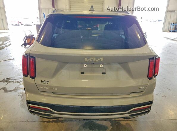 5XYRKDLF3PG200979 2023 KIA SORENTO Серый Вид сзади