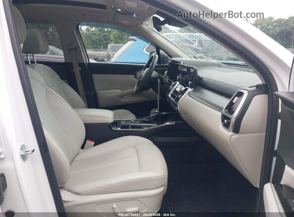 5XYRKDLF3PG240835 2023 KIA SORENTO White Вид салону спереду