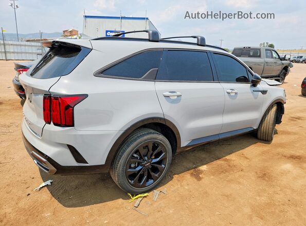 5XYRKDLF5NG142144 2022 KIA SORENTO Gray Trasero derecho