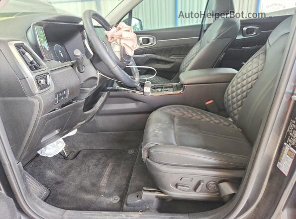 5XYRKDLF6PG204640 2023 KIA SORENTO Gray Widok wnętrza z przodu