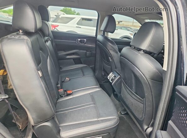 5XYRL4JC6RG260019 2024 KIA SORENTO Black Սալոնի հետևի տեսք