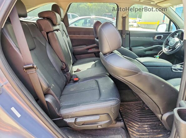 5XYRL4LC1PG253246 2023 KIA SORENTO Silver Vista interior trasera