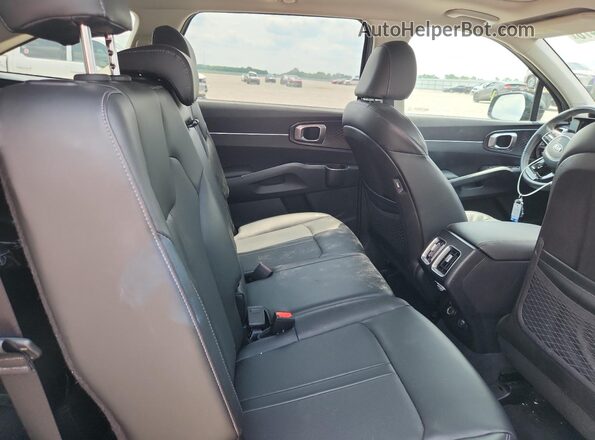 5XYRL4LC6MG061123 2021 KIA SORENTO Black Rear interior view