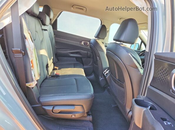 5XYRLDJC6TG435389 2026 KIA SORENTO Silver უკანა სალონის ხედი