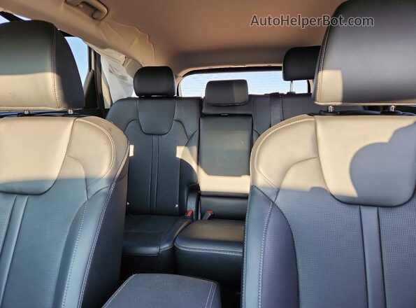 5XYRLDJC6TG435389 2026 KIA SORENTO Silver უკანა სავარძლების ხედი