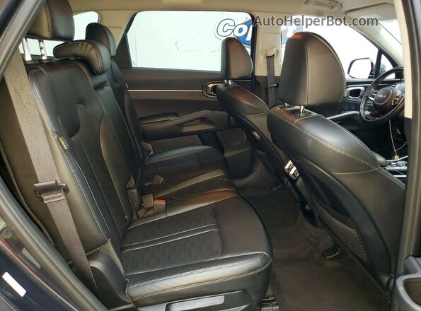 5XYRLDJC8RG258000 2024 KIA SORENTO Charcoal Widok wnętrza z tyłu