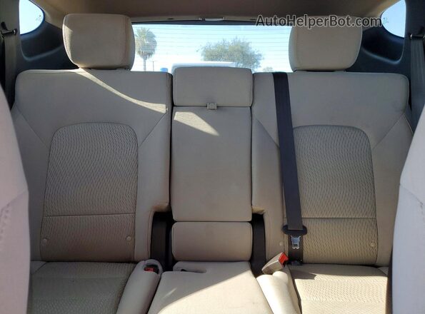 5XYZT3LB1JG519499 2018 HYUNDAI SANTA White Widok tylnych siedzeń