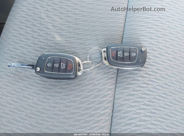 5XYZTDLB5HG495613 2017 HYUNDAI SANTA FE SPORT Серебряный Вид панели приборов