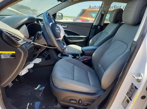 5XYZU3LB6HG415811 2017 HYUNDAI SANTA Белый Вид салона спереди