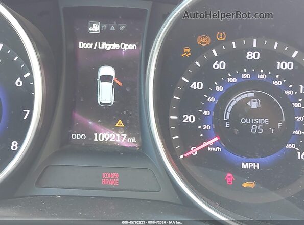 5XYZUDLB2GG306346 2016 HYUNDAI SANTA FE SPORT Orange Rear seats view
