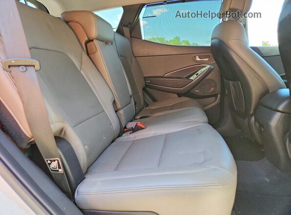 5XYZWDLA0HG474098 2017 HYUNDAI SANTA Белый Вид задней части салона
