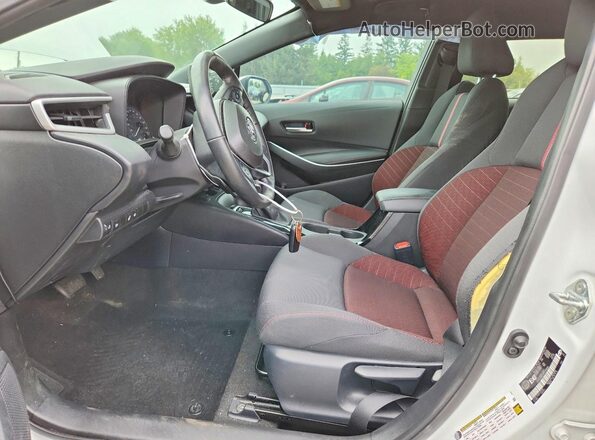 5YFB4MBE8RP214038 2024 TOYOTA COROLLA Белый Вид салона спереди