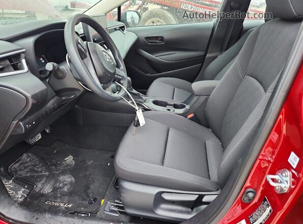 5YFB4MDE2TP390667 2026 TOYOTA COROLLA Red Widok wnętrza z przodu