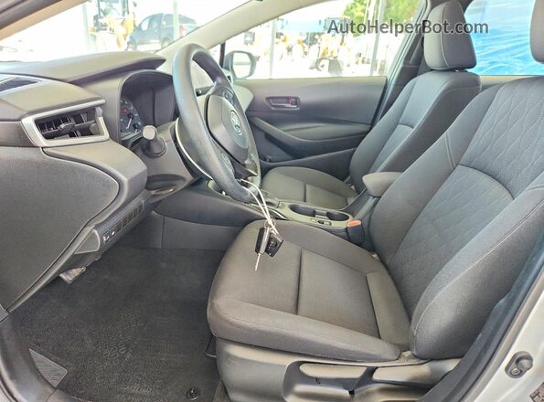 5YFB4MDEXRP163686 2024 TOYOTA COROLLA Silver Սալոնի դիմացի տեսք