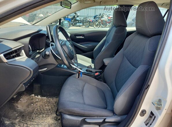 5YFBPRBE4LP016858 2020 TOYOTA COROLLA Белый Вид салона спереди