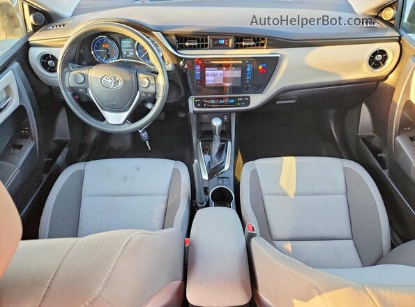5YFBURHE1KP907267 2019 TOYOTA COROLLA White Widok deski rozdzielczej