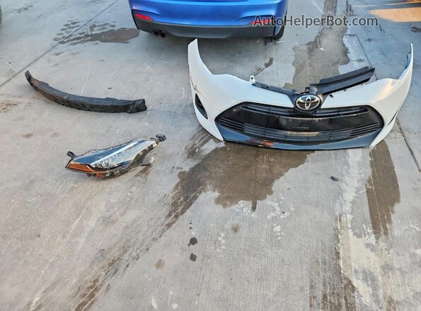 5YFBURHE1KP907267 2019 TOYOTA COROLLA White Widok komory silnika