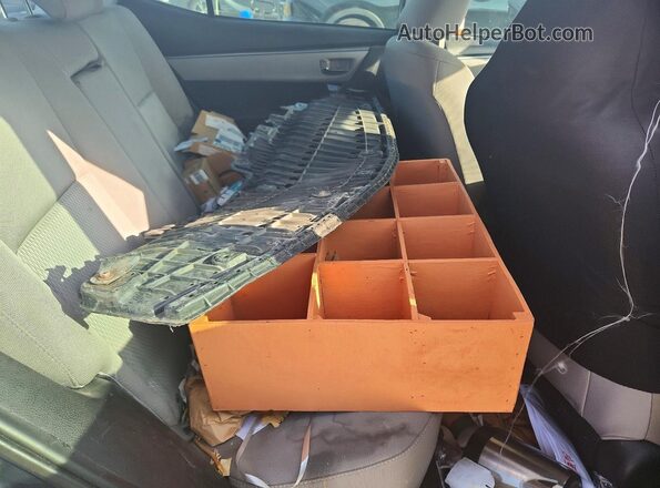 5YFBURHE2GP383313 2016 TOYOTA COROLLA Gray Widok tylnych siedzeń