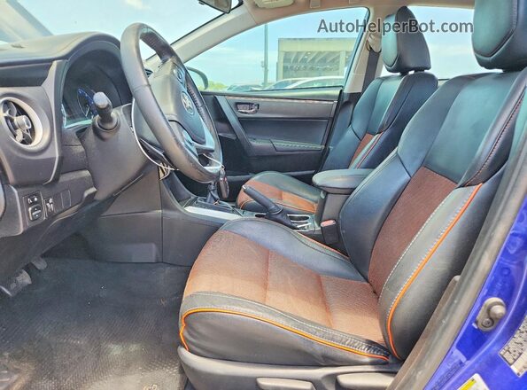 5YFBURHE2HP665243 2017 TOYOTA COROLLA Синий Вид салона спереди