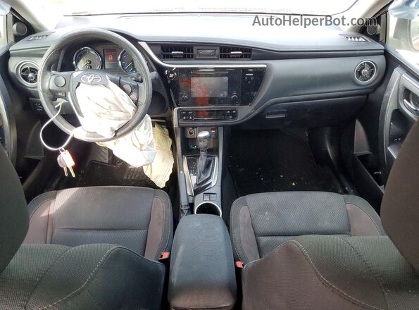 5YFBURHE2HP692541 2017 TOYOTA COROLLA Red Вид панелі приладів