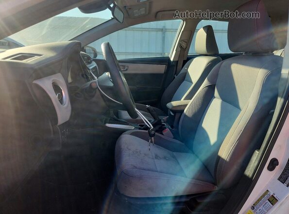 5YFBURHE3HP635393 2017 TOYOTA COROLLA White Вид салону спереду