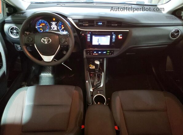 5YFBURHE3JP792959 2018 TOYOTA COROLLA Silver Вид панелі приладів