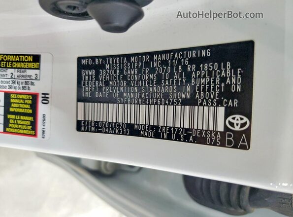 5YFBURHE4HP604752 2017 TOYOTA COROLLA White Вид підкапотного простору
