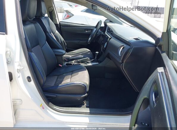 5YFBURHE4HP674655 2017 TOYOTA COROLLA White Widok wnętrza z przodu